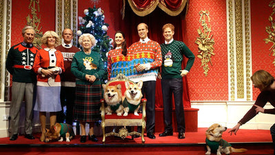 Se den brittiska kungafamiljen posera i jultröjor