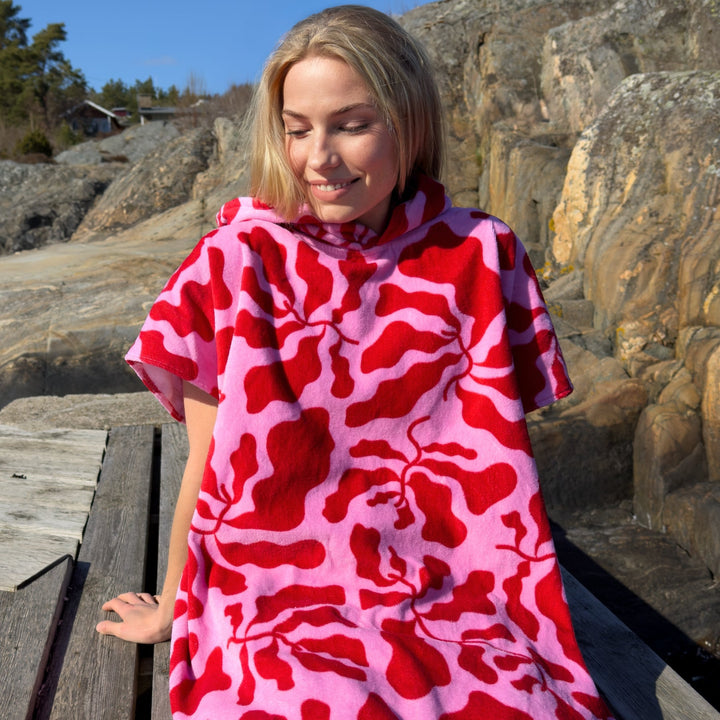 Mönstrad Rosa Badponcho