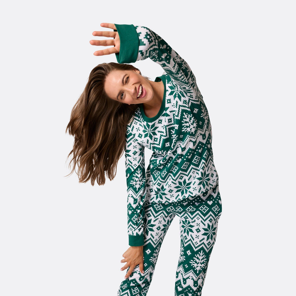 Julpyjamas till Hela Familjen - Julstickad Grön