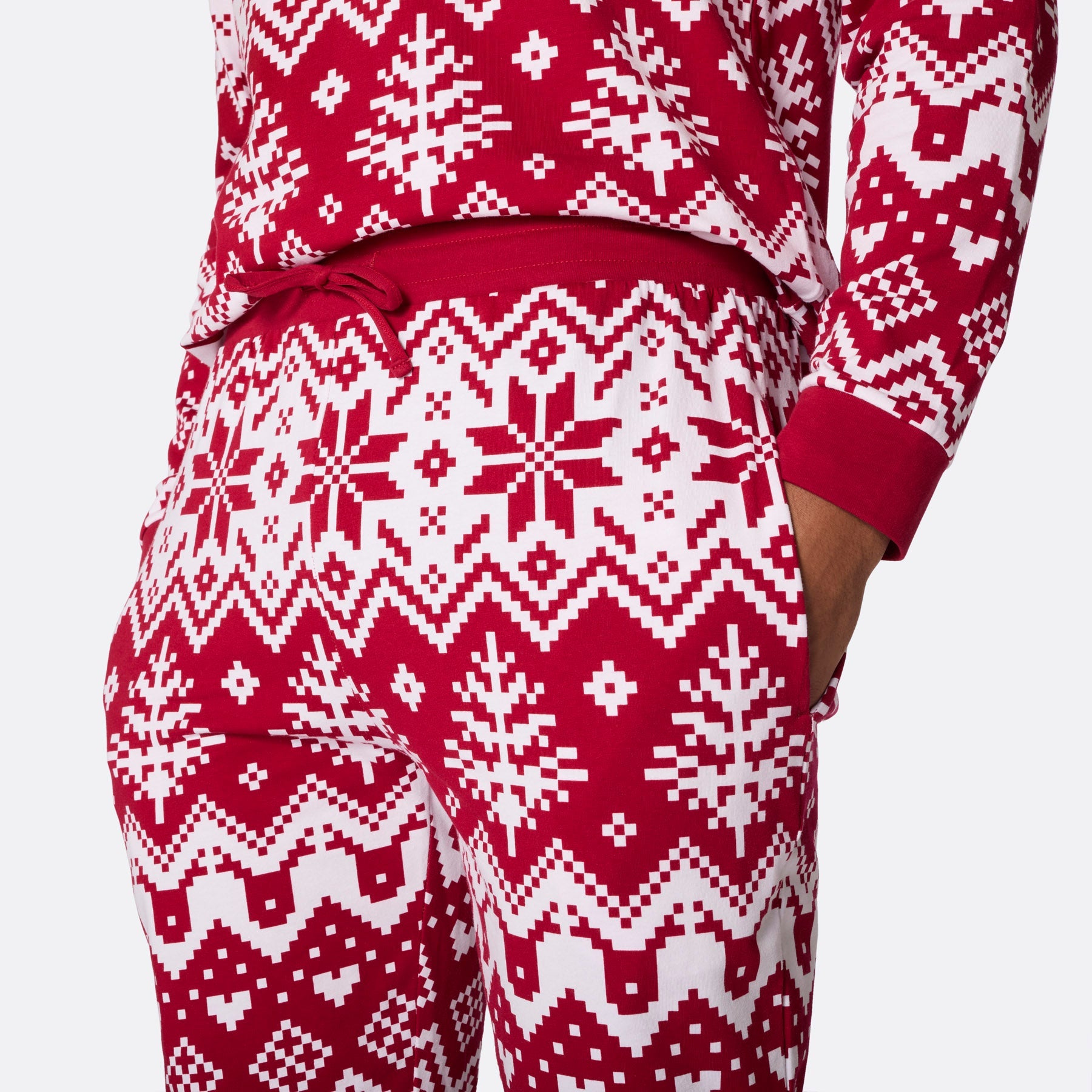 Julstickad julpyjamas dam – Röd & mysig julpyjamas – SillySanta.se