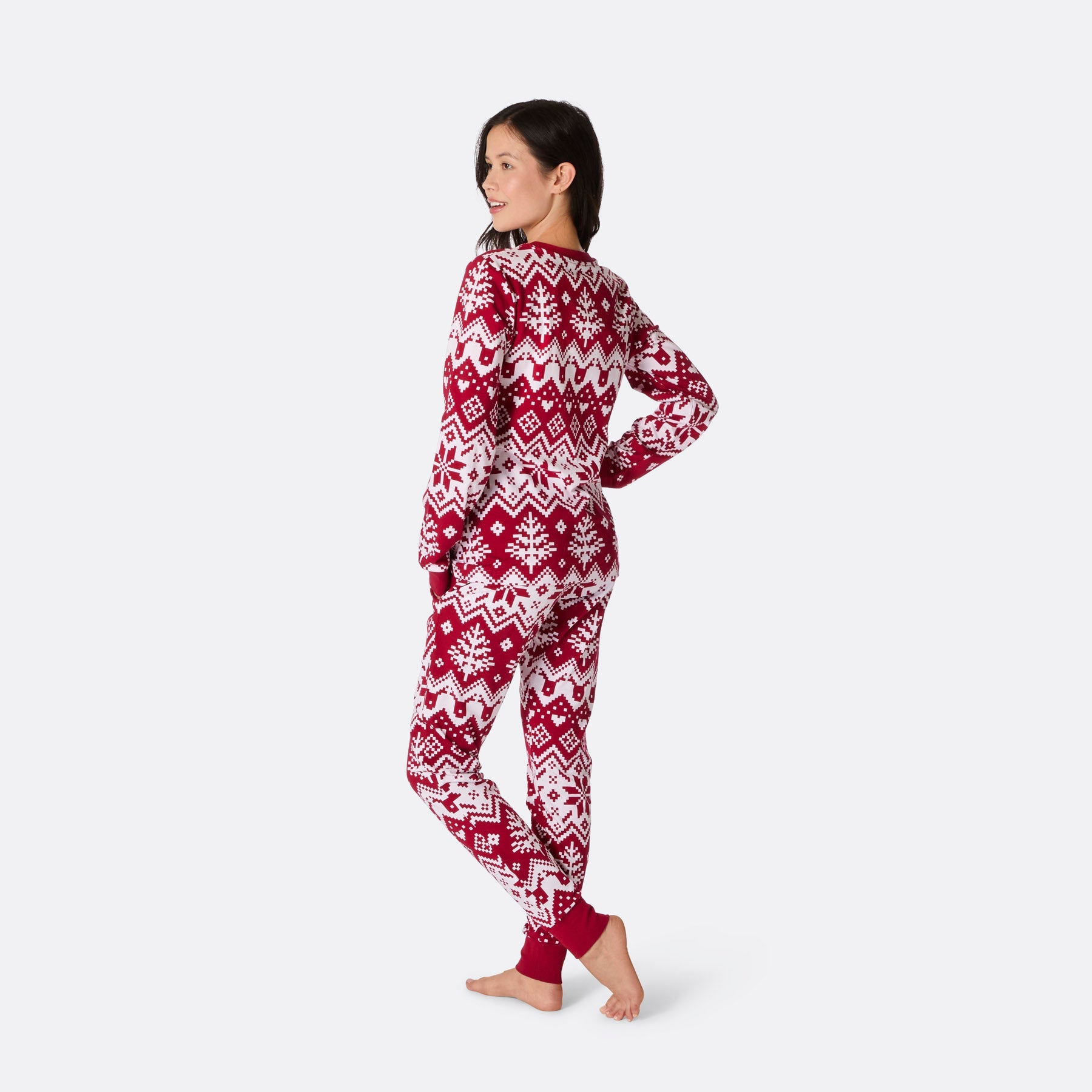 Julstickad julpyjamas dam – Röd & mysig julpyjamas – SillySanta.se