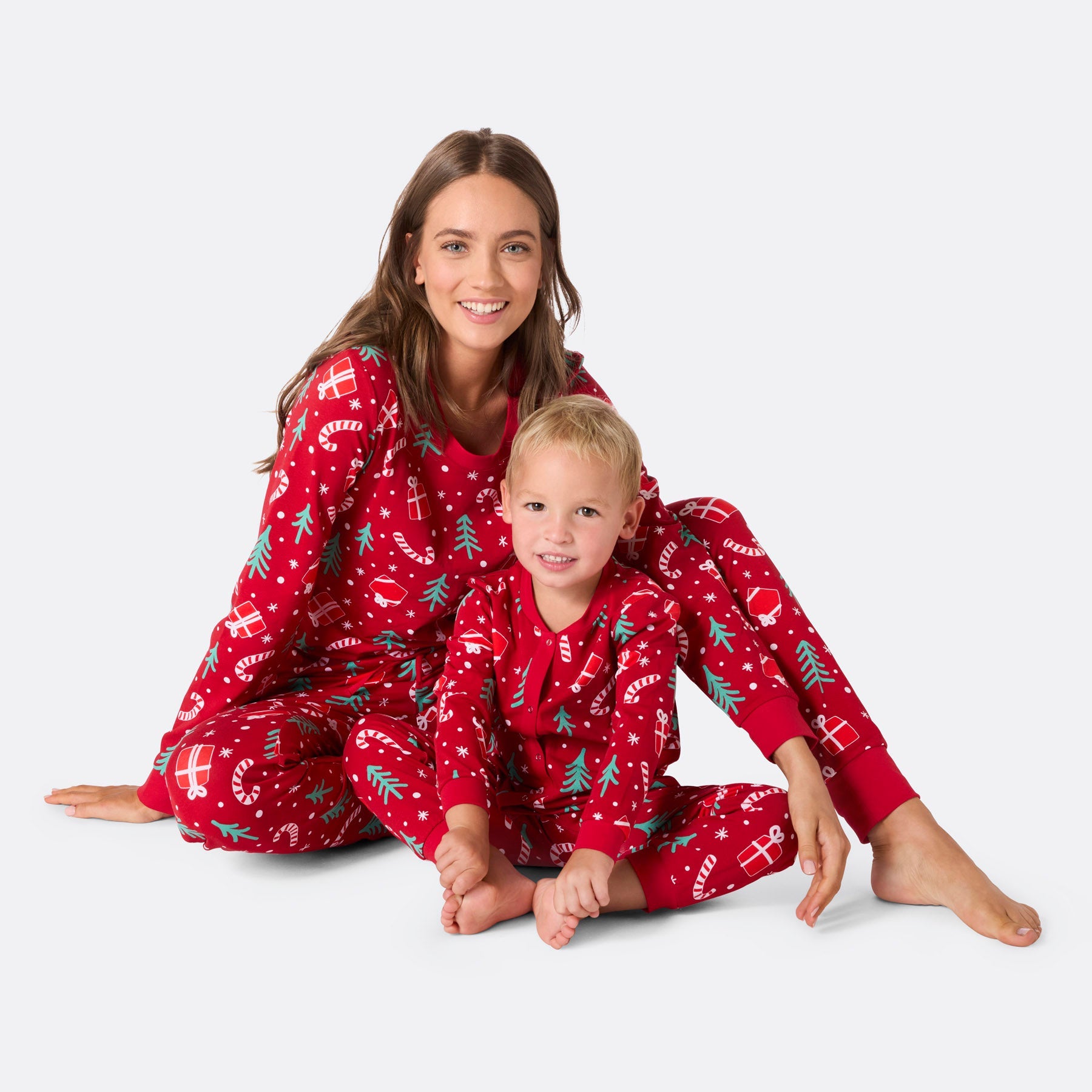 Julmönster Röd Julpyjamas Dam – SillySanta.se