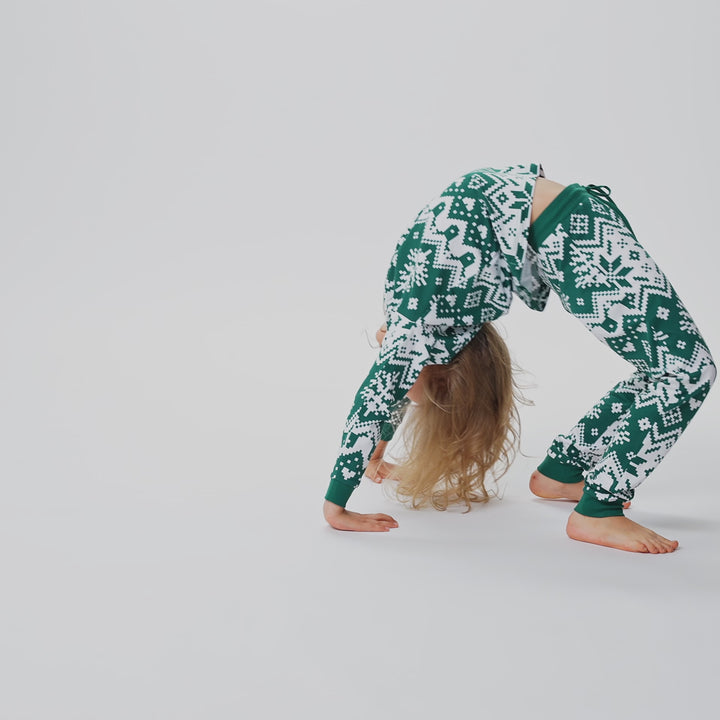 Julstickad Grön Julpyjamas Barn